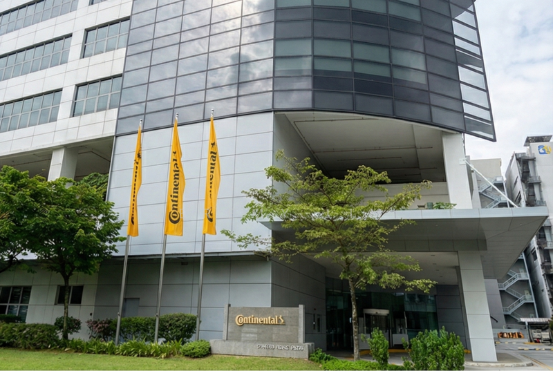 Continential Building, directly beside Bendemeer MRT, Aircon B1-Office, Bendemeer/Boon Keng MRT Station, 21,919 sqft, Light Industrial (B1) For Rent, by Jeremy Lim, 500026024 - Exterior - CommercialGuru.com.sg