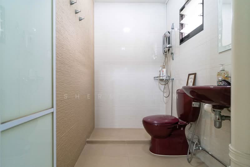 190B Rivervale Drive, 190B Rivervale Drive, 3 Bedrooms, 1,238 sqft, HDB Flat For Sale, by Shermin Lim, 500026221 - Guest Bathroom - PropertyGuru.com.sg
