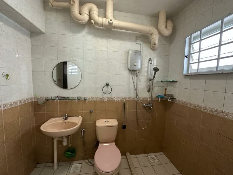 126D Edgedale Plains, 126D Edgedale Plains, 3 Bedrooms, 1,184 sqft, HDB Flat For Rent, by William Chia, 500026313 - Bathroom - PropertyGuru.com.sg