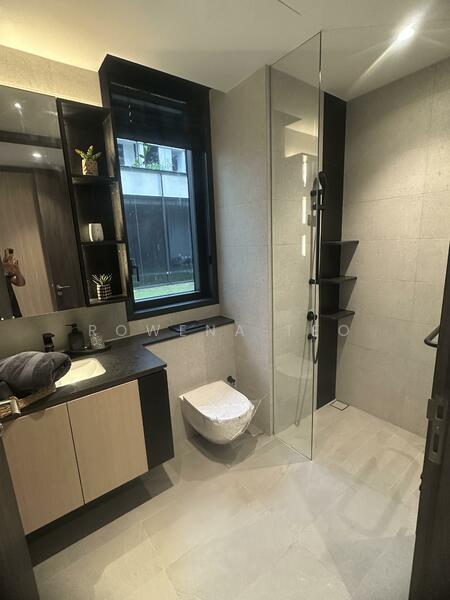Junior Master Bathroom 