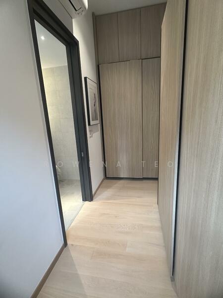 Walk-in wardrobe
