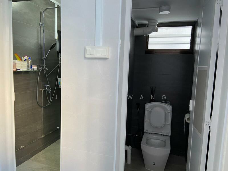 Separate shower room and Toliet room