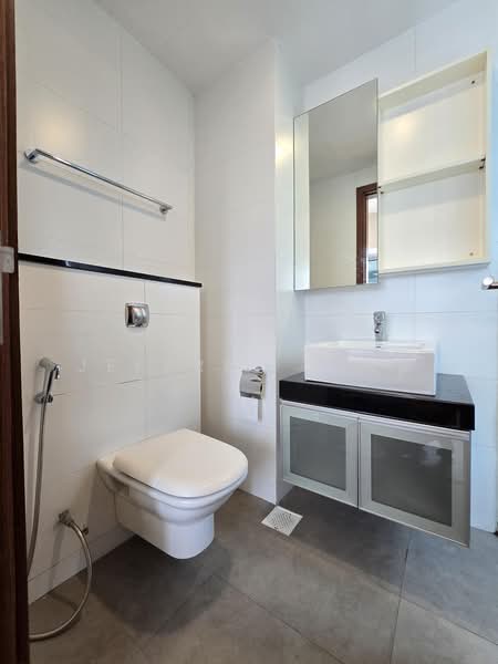 The Lucent, 99 Lorong N Telok Kurau, 3 Bedrooms, 1,012 sqft, Condominium For Rent, by Jeffrey Zeus, 500027011 - Bathroom - PropertyGuru.com.sg