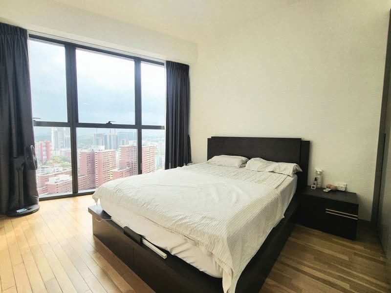 Commonwealth Towers Condominium For Sale at S$ 1,880,000 | PropertyGuru Singapore - Spacious Master Bedroom