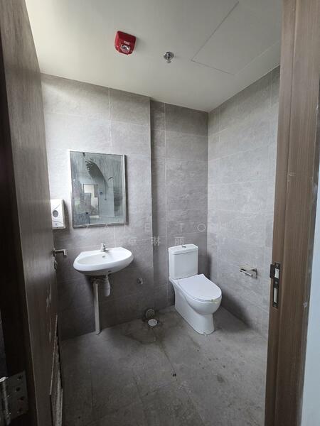Stellar @ Tampines, 12 Tampines North Drive 4, Pasir Ris / Tampines, 834 sqft, Factory / Workshop (B2) For Rent, by Zane Toh 卓琳丽, 500027120 - Bathroom - CommercialGuru.com.sg