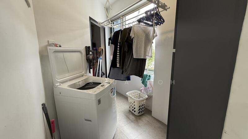 Yard Space & Storeroom