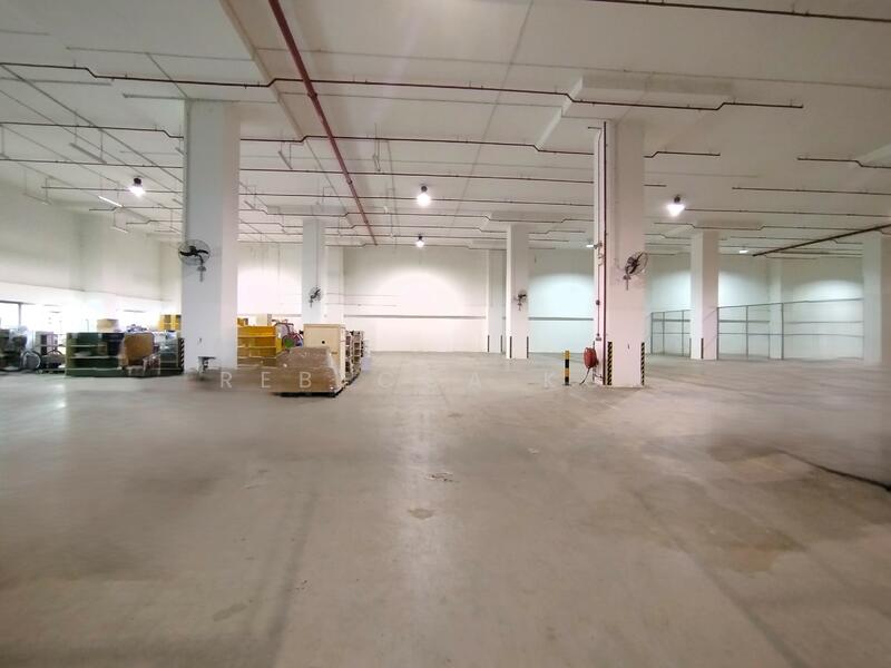 Large-Format Warehouse with 7.7m High Ceiling | 12 Loading Bays | Cargo Lift Access, Defu Lane 10, Hougang / Punggol / Sengkang, 45,144 sqft, Warehouse For Rent, by Rebecca Koh, 500027234 - Interior - CommercialGuru.com.sg