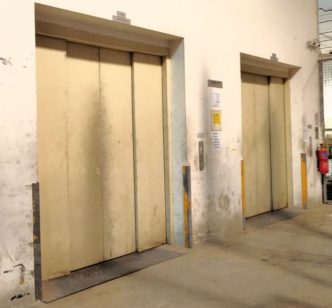 Large-Format Warehouse with 7.7m High Ceiling | 12 Loading Bays | Cargo Lift Access, Defu Lane 10, Hougang / Punggol / Sengkang, 45,144 sqft, Warehouse For Rent, by Rebecca Koh, 500027234 - Interior - CommercialGuru.com.sg