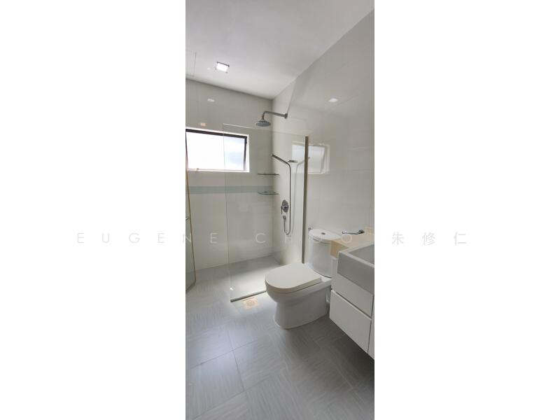 Semi Detached Toh Yi Drive, Toh Yi Drive, 5 Bedrooms, 4,300 sqft, Semi-Detached House For Rent, by Eugene Choo 朱修仁, 500027385 - Bathroom - PropertyGuru.com.sg