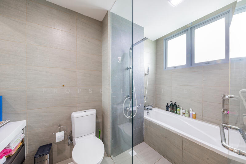 Upstairs Master Bedroom Toilet