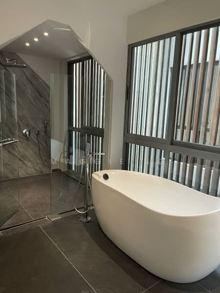 Conservation House @ Blair Road for Rent, , 4 Bedrooms, 2,814 sqft, Conservation House For Rent, by Maggie Ng, 500027434 - Bathroom - PropertyGuru.com.sg