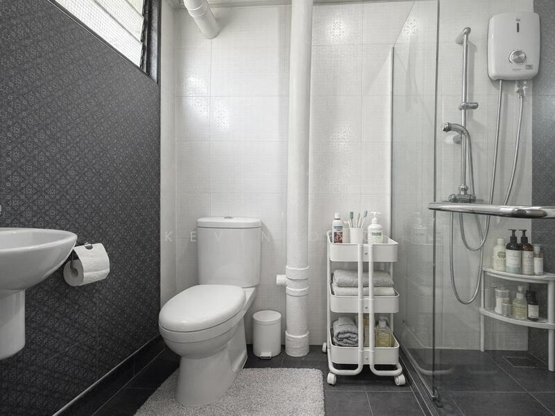 716 Ang Mo Kio Avenue 6 HDB Flat For Sale at S$ 750,000 | PropertyGuru Singapore - Bathroom