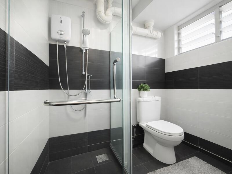 716 Ang Mo Kio Avenue 6 HDB Flat For Sale at S$ 750,000 | PropertyGuru Singapore - Bathroom
