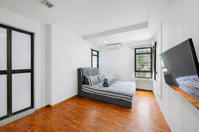 669B Jurong West Street 64 HDB Flat For Sale at S$ 600,000 | PropertyGuru Singapore - Bedroom