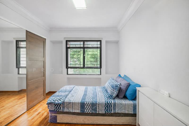 669B Jurong West Street 64 HDB Flat For Sale at S$ 600,000 | PropertyGuru Singapore - Bedroom