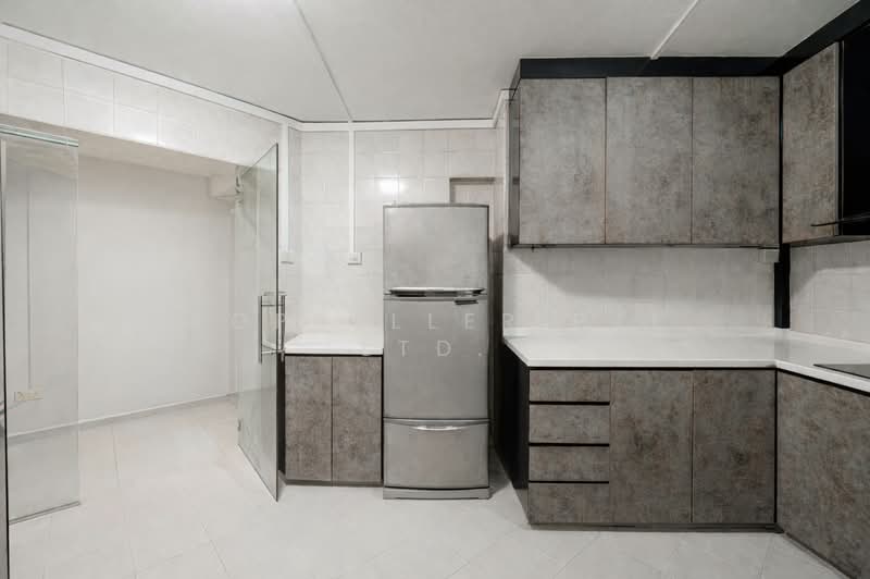 669B Jurong West Street 64 HDB Flat For Sale at S$ 600,000 | PropertyGuru Singapore - Kitchen