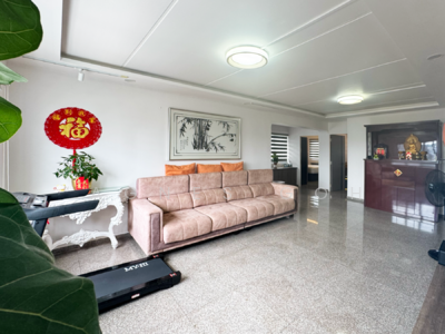 For Sale - 19 Queen's Close