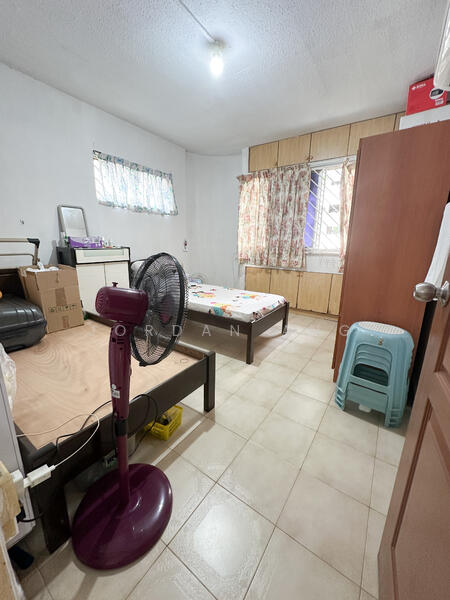 234 Hougang Avenue 1 HDB Flat For Sale at S$ 640,000 | PropertyGuru Singapore - Bedroom