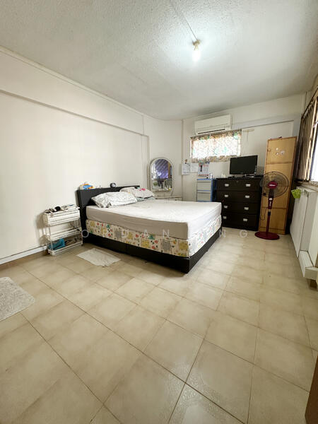 234 Hougang Avenue 1 HDB Flat For Sale at S$ 640,000 | PropertyGuru Singapore - Bedroom