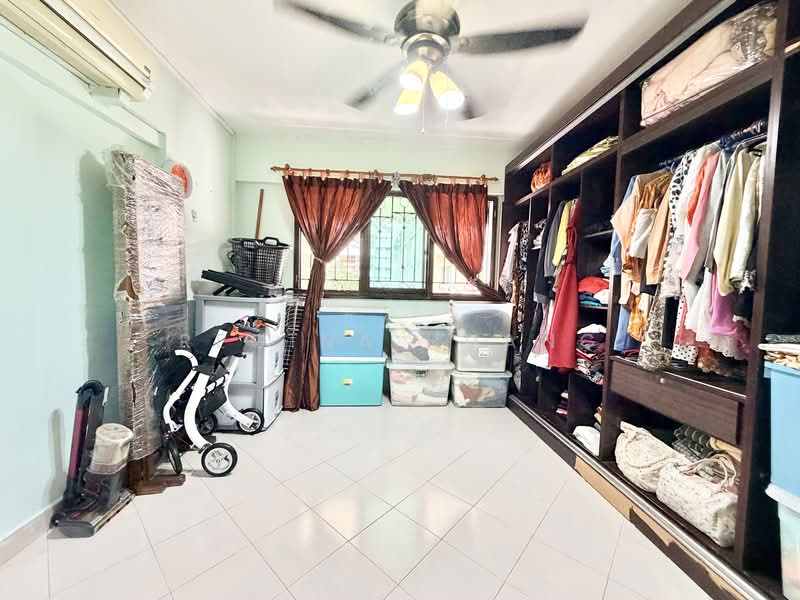 130 Bedok Reservoir Road HDB Flat For Sale at S$ 920,000 | PropertyGuru Singapore - Bedroom