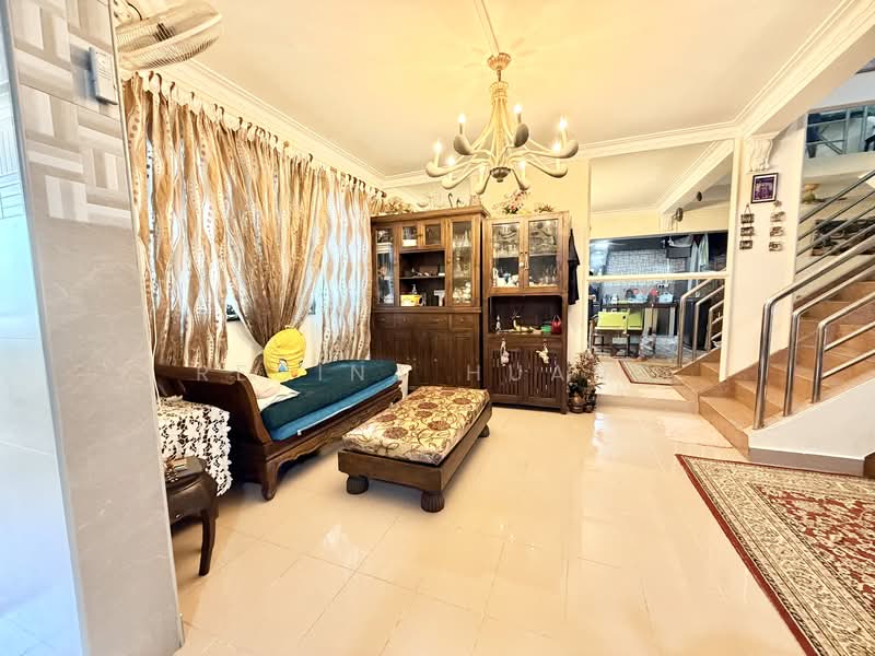 130 Bedok Reservoir Road HDB Flat For Sale at S$ 920,000 | PropertyGuru Singapore - Living Room
