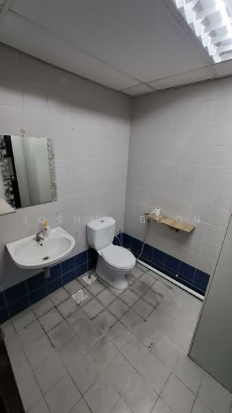 21 woodlands industrial Park E1, 21 woodlands industrial Park E1, Admiralty / Woodlands, 1,570 sqft, Light Industrial (B1) For Sale, by Joshua Boon, 500027977 - Bathroom - CommercialGuru.com.sg