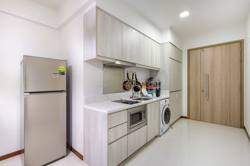 Waterfront Gold Condominium For Sale at S$ 980,000 | PropertyGuru Singapore - Kitchen