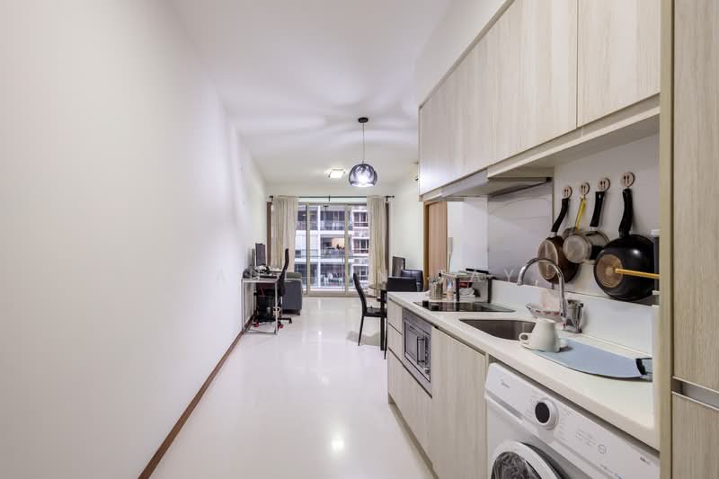 Waterfront Gold Condominium For Sale at S$ 980,000 | PropertyGuru Singapore - Kitchen