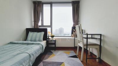 For Rent - Fully furnished spacious room beside Ang Mo Kio MRT and mall