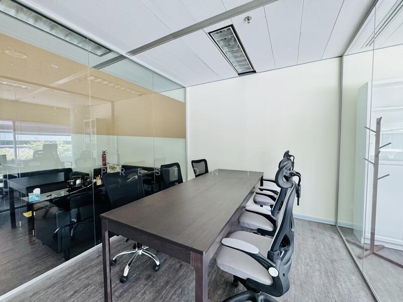 Gateway East, 152 Beach Road, Beach Road / Bugis / Rochor, 630 sqft, Office For Rent, by Preston Tan, 500028165 - Interior - CommercialGuru.com.sg