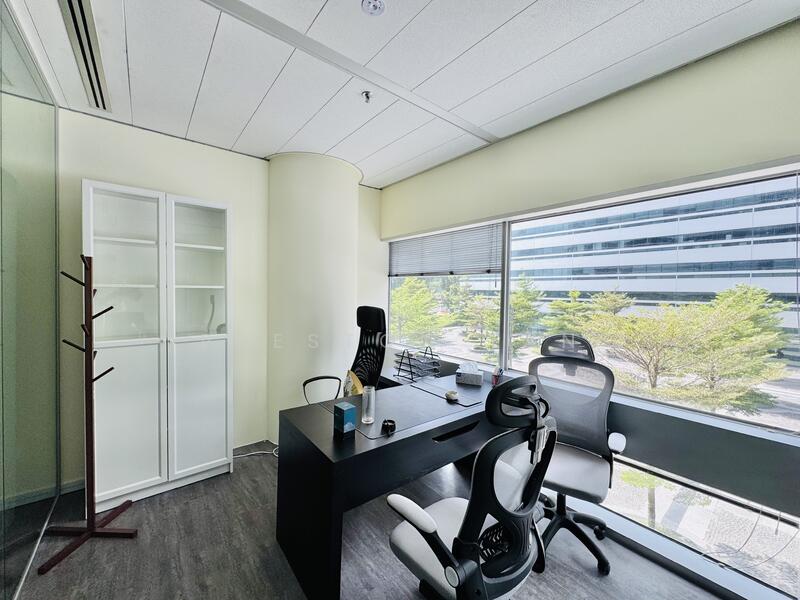 Gateway East, 152 Beach Road, Beach Road / Bugis / Rochor, 630 sqft, Office For Rent, by Preston Tan, 500028165 - Study - CommercialGuru.com.sg