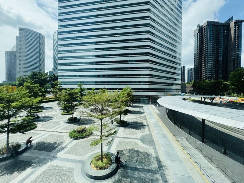 Gateway East, 152 Beach Road, Beach Road / Bugis / Rochor, 630 sqft, Office For Rent, by Preston Tan, 500028165 - Exterior - CommercialGuru.com.sg