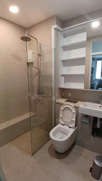 Self Contained flat at jalan jurong kechil, , 2 Bedrooms, 1,000 sqft, Town House For Rent, by Cecilia Lim R030755Z, 500028189 - Bathroom - PropertyGuru.com.sg