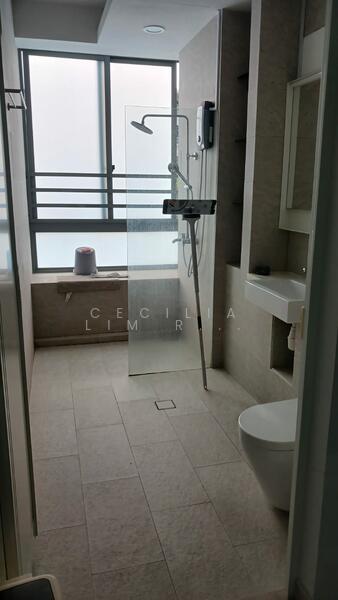 Self Contained flat at jalan jurong kechil, , 2 Bedrooms, 1,000 sqft, Town House For Rent, by Cecilia Lim R030755Z, 500028189 - Bathroom - PropertyGuru.com.sg