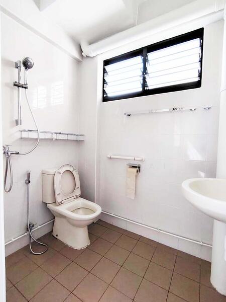 520 Jurong West Street 52, 520 Jurong West Street 52, Room Rental, 150 sqft, HDB Flat For Rent, by Garry Lai, 500028412 - Bathroom - PropertyGuru.com.sg