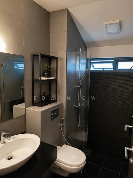 MOVE IN NOW ! CORNER TERR OPERA ESTATE D15 SIGLAP, FIDELIO ST / DIDO ST / JALAN BANGSAWAN, 6 Bedrooms, 4,000 sqft, Corner Terrace For Sale, by Edwin Ow, 500028416 - Bathroom - PropertyGuru.com.sg