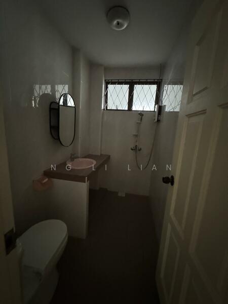 Serangoon Garden Estate Serangoon Garden Way, , 3 Bedrooms, 4,188 sqft, Semi-Detached House For Rent, by Ng Li Lian, 500028534 - Bathroom - PropertyGuru.com.sg