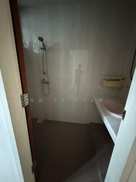 Serangoon Garden Estate Serangoon Garden Way, , 3 Bedrooms, 4,188 sqft, Semi-Detached House For Rent, by Ng Li Lian, 500028534 - Bathroom - PropertyGuru.com.sg