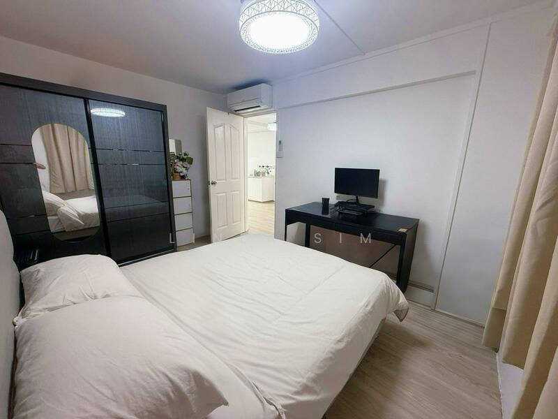 Stirling Road HDB Flat For Sale at S$ 388,888 | PropertyGuru Singapore - Bedroom