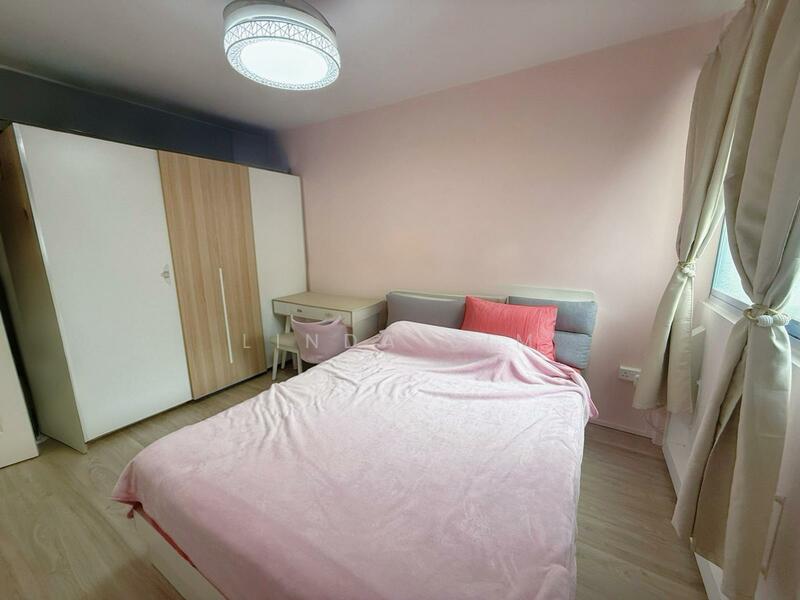 Stirling Road HDB Flat For Sale at S$ 388,888 | PropertyGuru Singapore - Bedroom