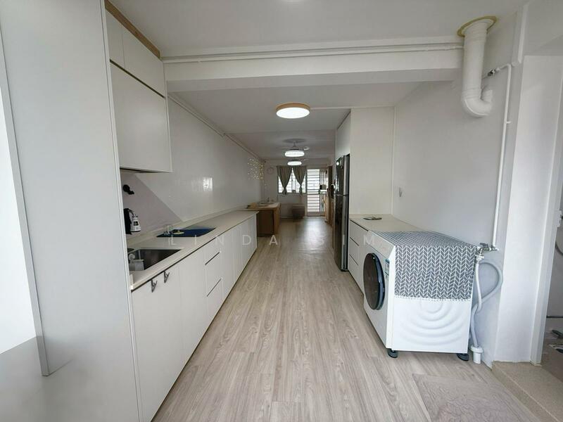 Stirling Road HDB Flat For Sale at S$ 388,888 | PropertyGuru Singapore - Kitchen