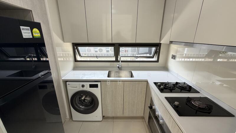 The Wisteria Condominium For Sale at S$ 1,350,000 | PropertyGuru Singapore - Kitchen