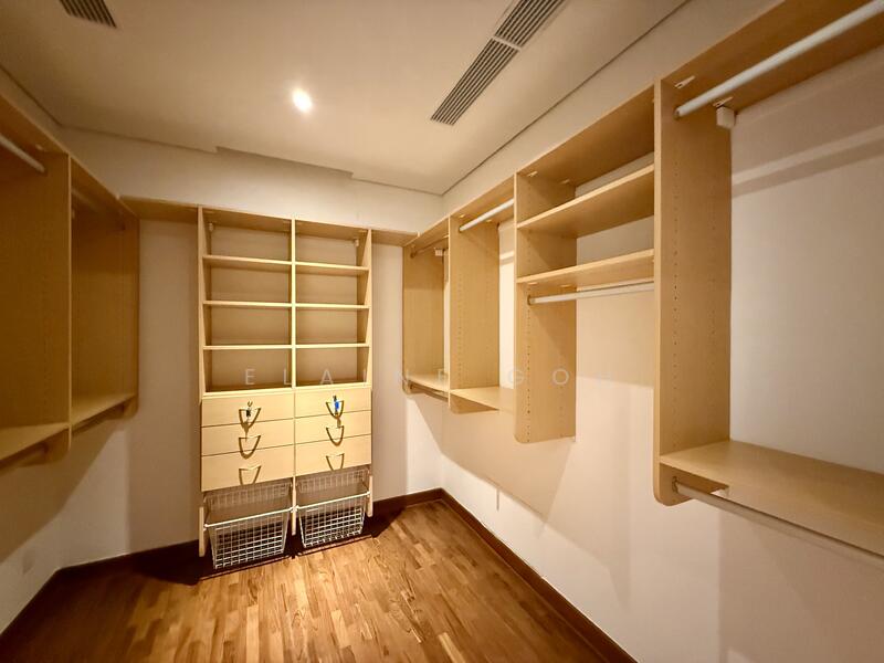 Walk-in Wardrobe