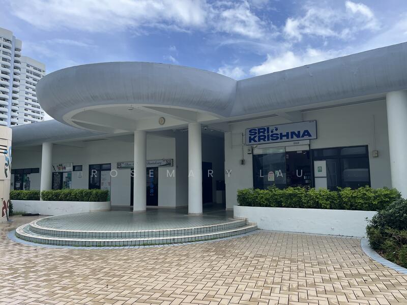 Supermarket, dentist, shops, art school 