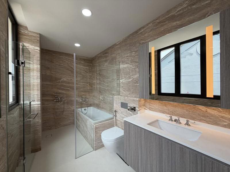 within 1km to Nanyang Sch, Brand New Semi-D with Lift & pool, walk to Tan Kah Kee MRT- call 8130 3636 to view, Tanglin / Holland / Bukit Timah, 5 Bedrooms, 7,000 sqft, Semi-Detached House For Sale, by Kim Yan 金燕, 500028704 - Bathroom - PropertyGuru.com.sg