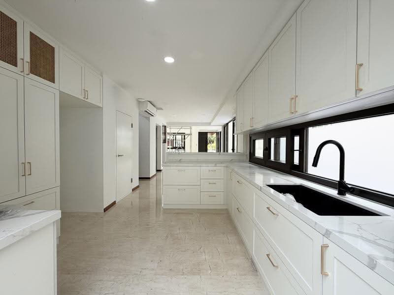 within 1km to Nanyang Sch, Brand New Semi-D with Lift & pool, walk to Tan Kah Kee MRT- call 8130 3636 to view, Tanglin / Holland / Bukit Timah, 5 Bedrooms, 7,000 sqft, Semi-Detached House For Sale, by Kim Yan 金燕, 500028704 - Kitchen - PropertyGuru.com.sg