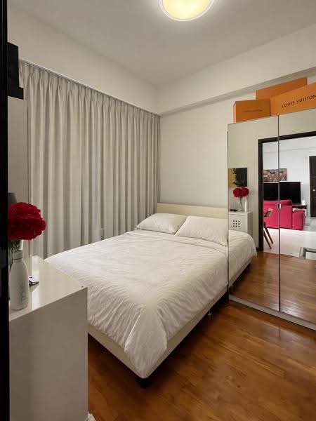 Eon Shenton, 70 Shenton Way, Chinatown / Tanjong Pagar, 2 Bedrooms, 689 sqft, Condominium For Sale, by T T Lim, 500028775 - Bedroom - PropertyGuru.com.sg