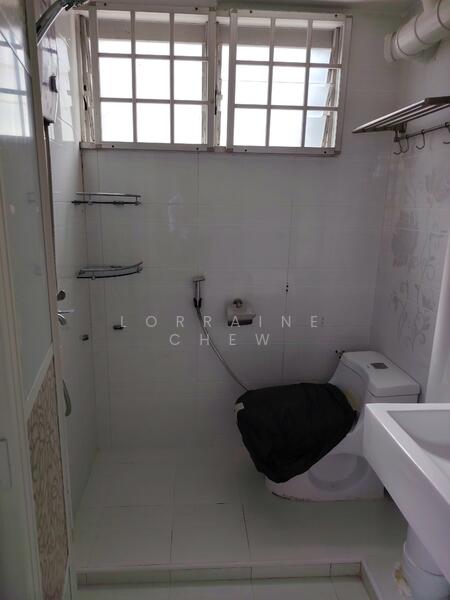 10 Pine Close HDB Flat For Sale at S$ 640,000 | PropertyGuru Singapore - Bathroom