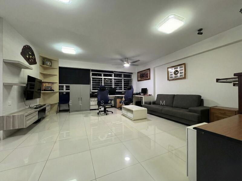 694C Woodlands Drive 62 HDB Flat For Sale at S$ 750,000 | PropertyGuru Singapore - Living Room