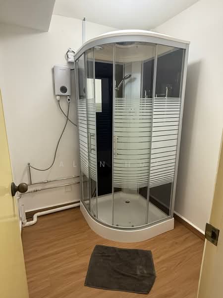 Chwee Chian View, Chwee Chian View, Room Rental, 300 sqft, Terraced House For Rent, by Alan Huy, 500029115 - Bathroom - PropertyGuru.com.sg